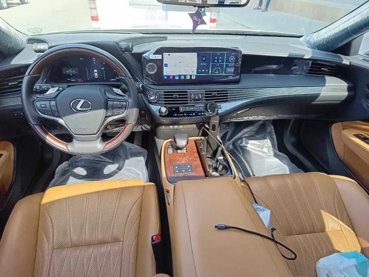 Car image 22