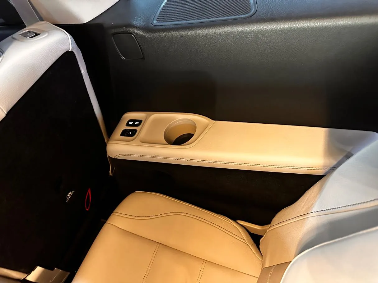 Car image 35
