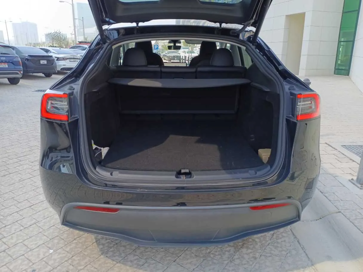 Car image 19