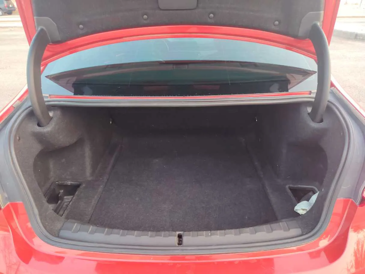 Car image 27