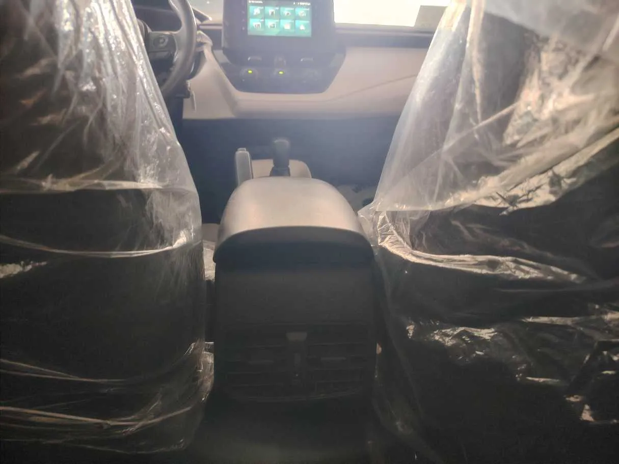 Car image 25