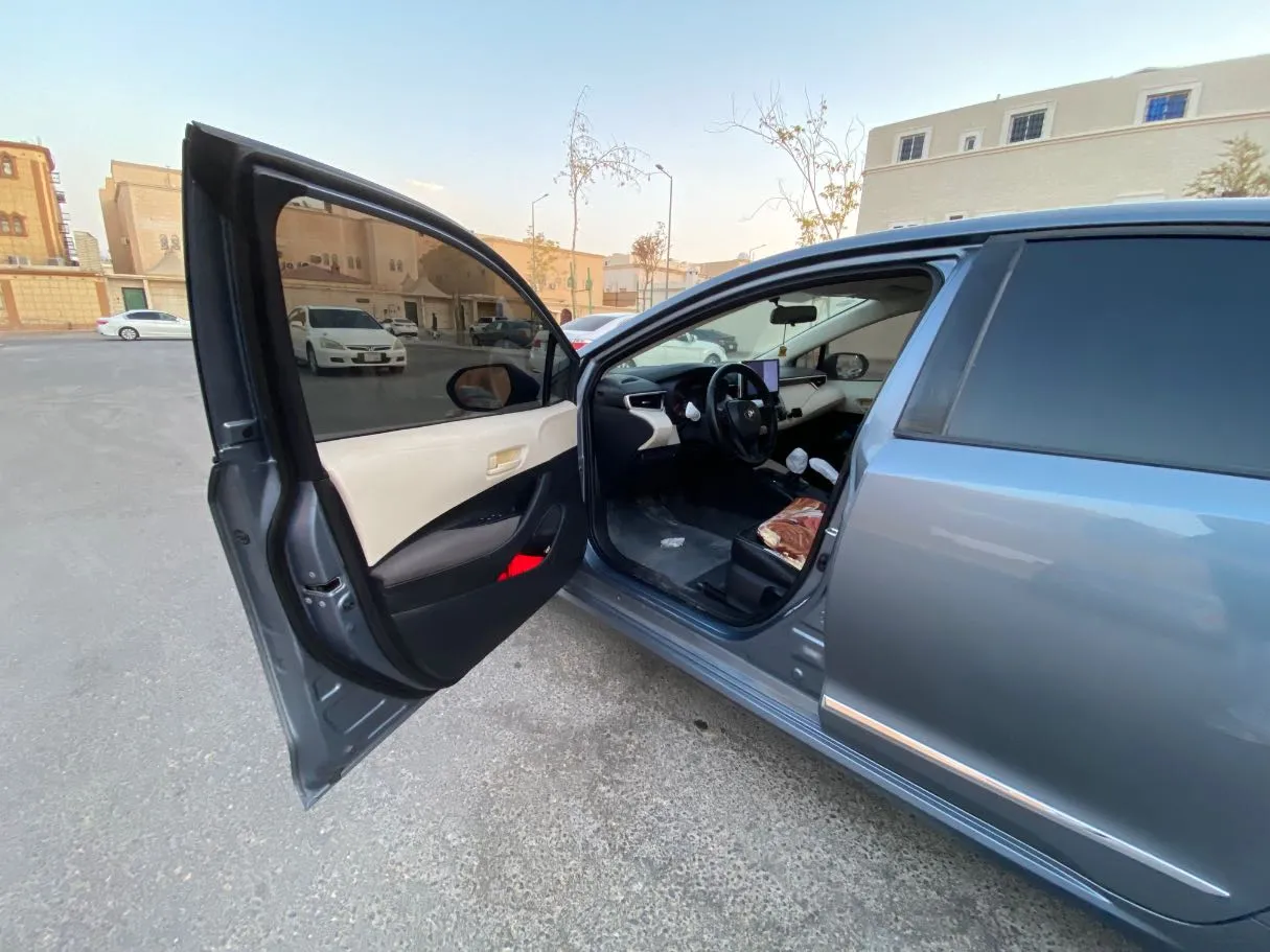 Car image 10
