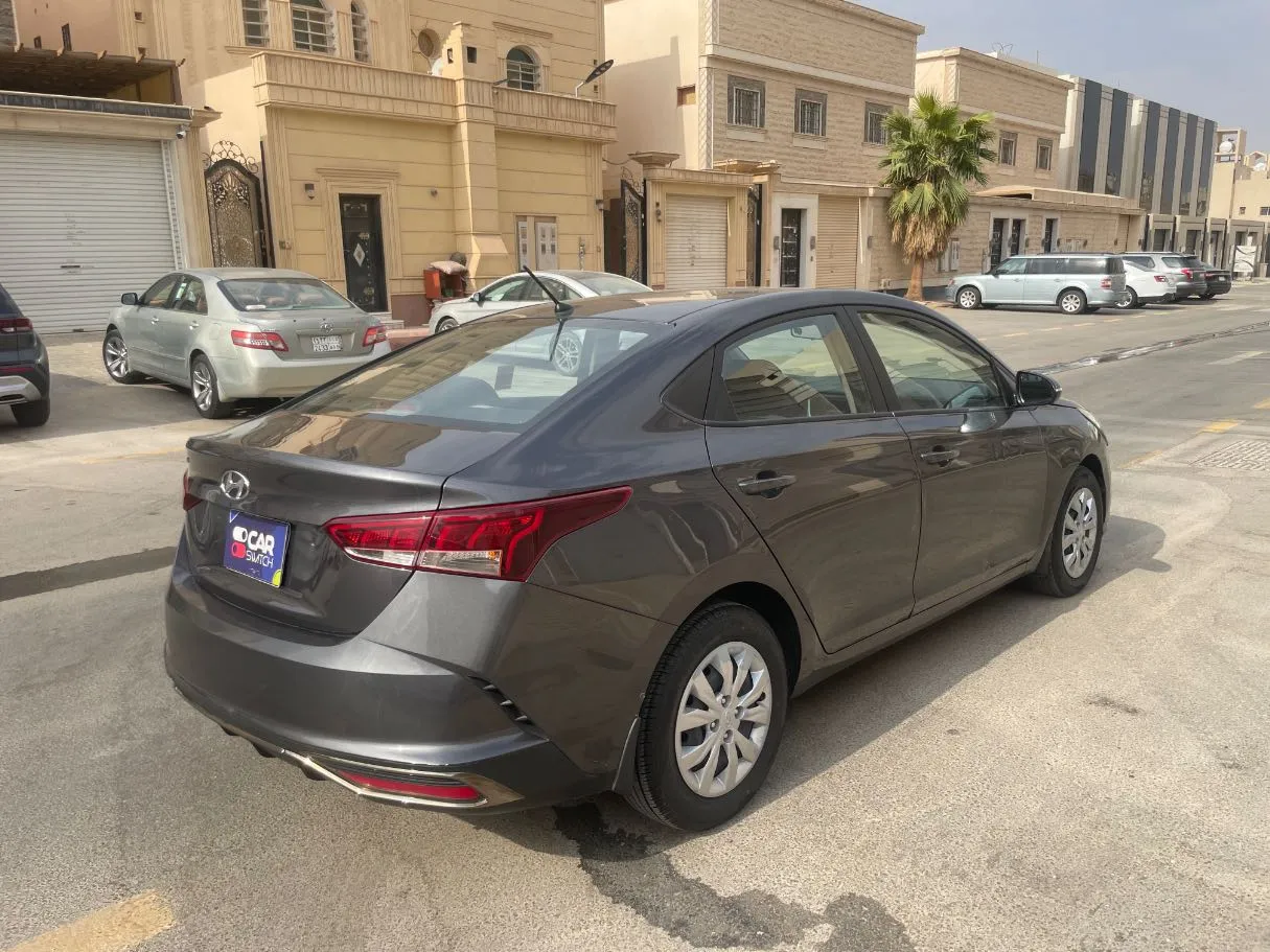 Car image 5