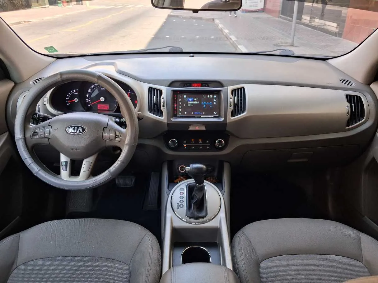 Car image 15