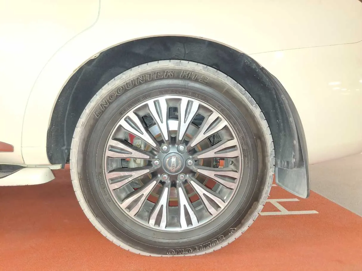Car image 6