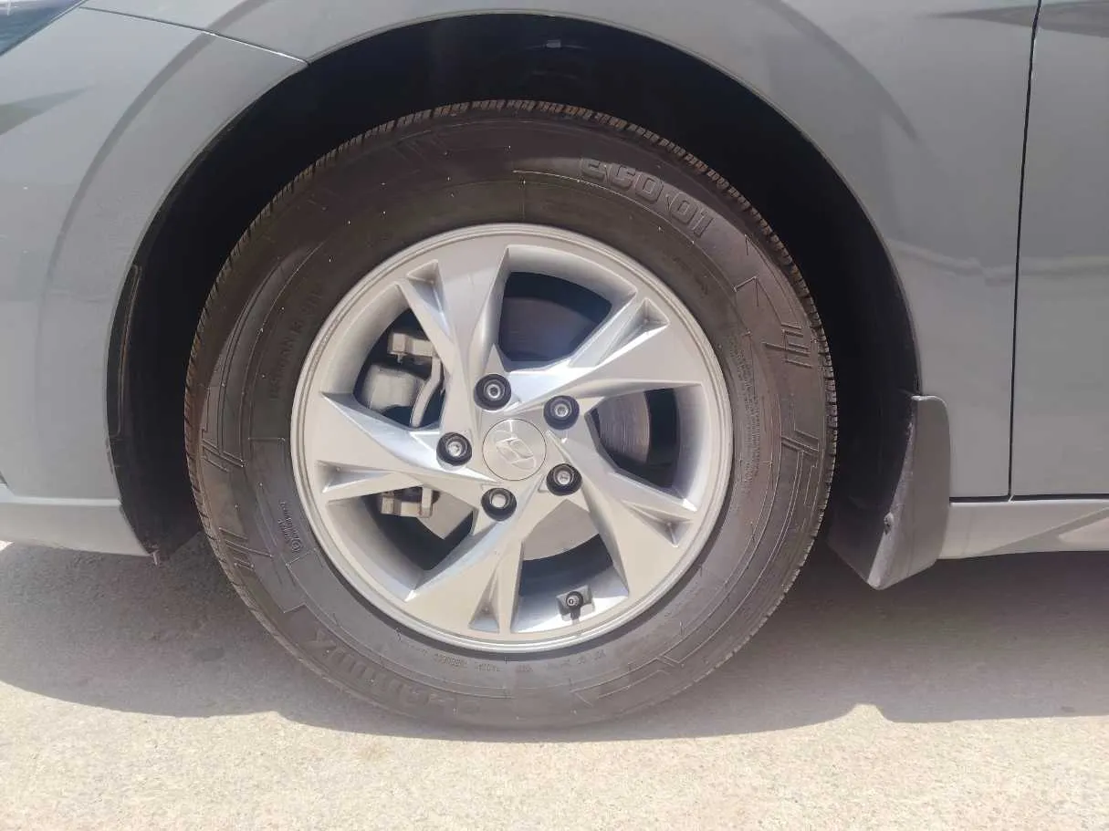 Car image 10