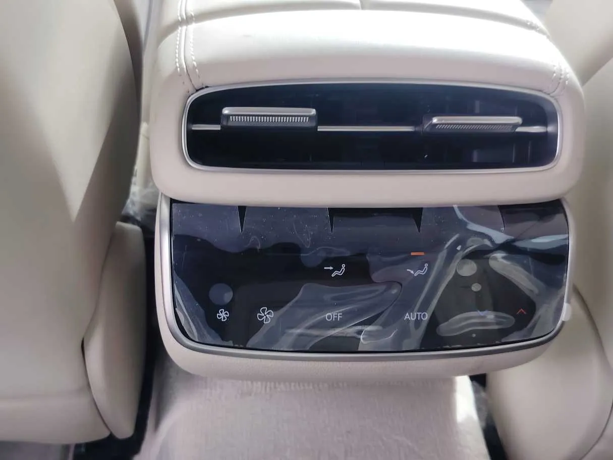 Car image 32