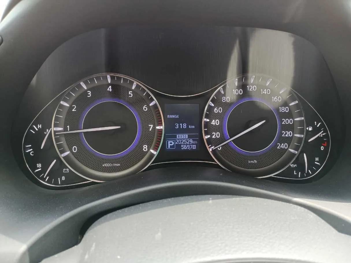 Car image 26