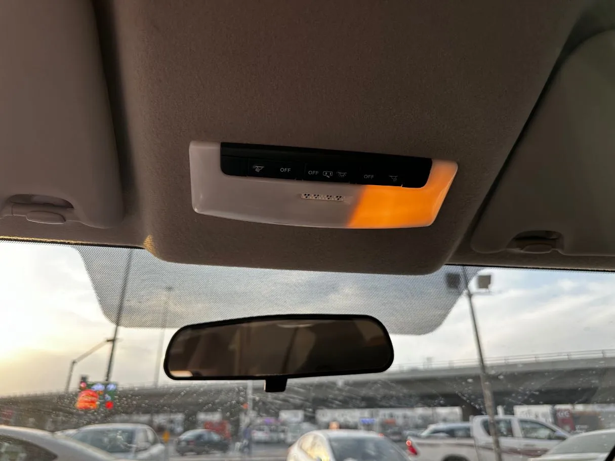 Car image 24