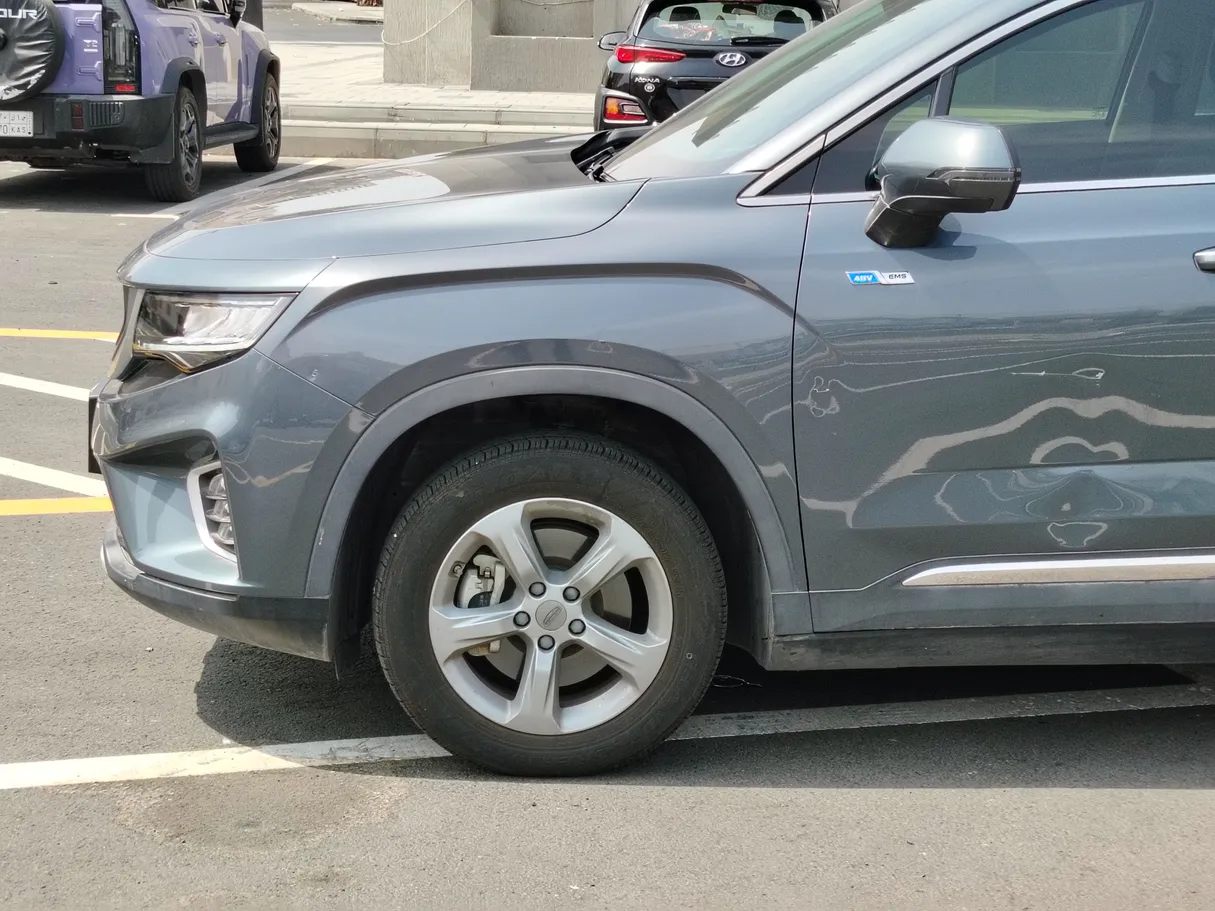 Car image 8