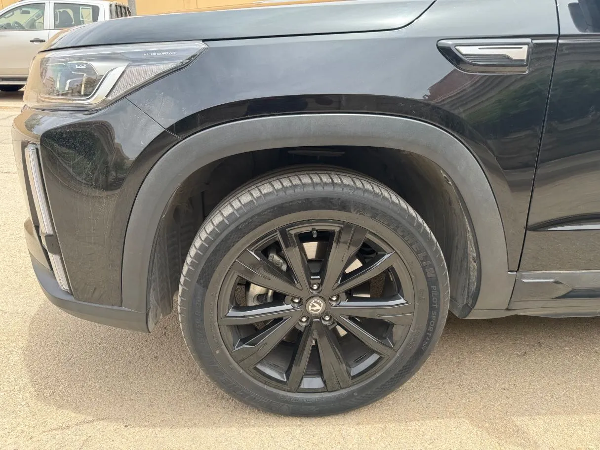 Car image 9