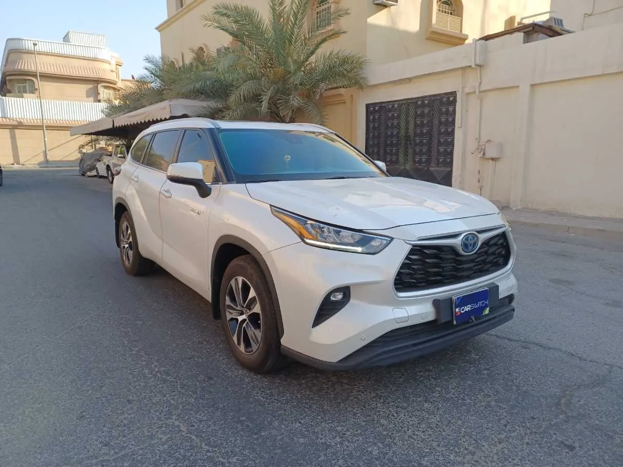 Car image 3