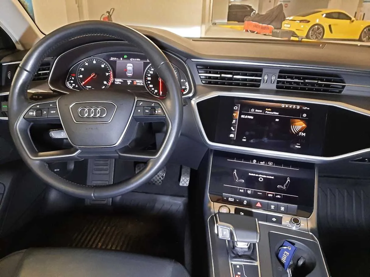 Car image 16