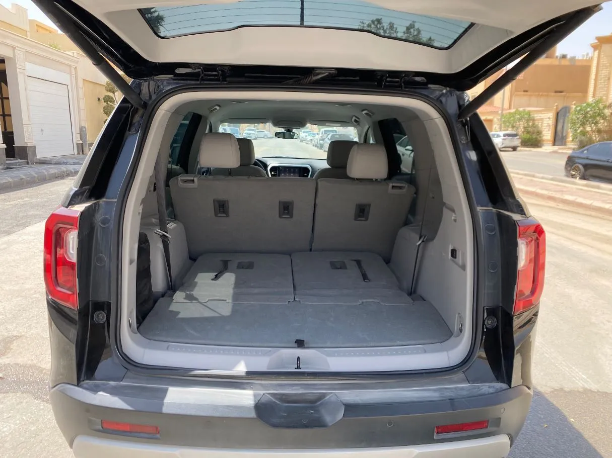 Car image 19