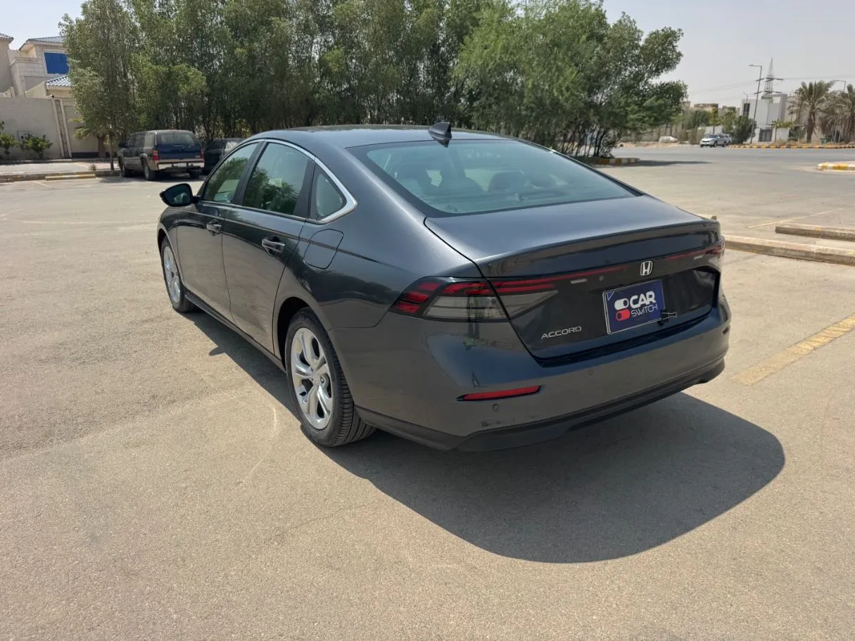 Car image 7