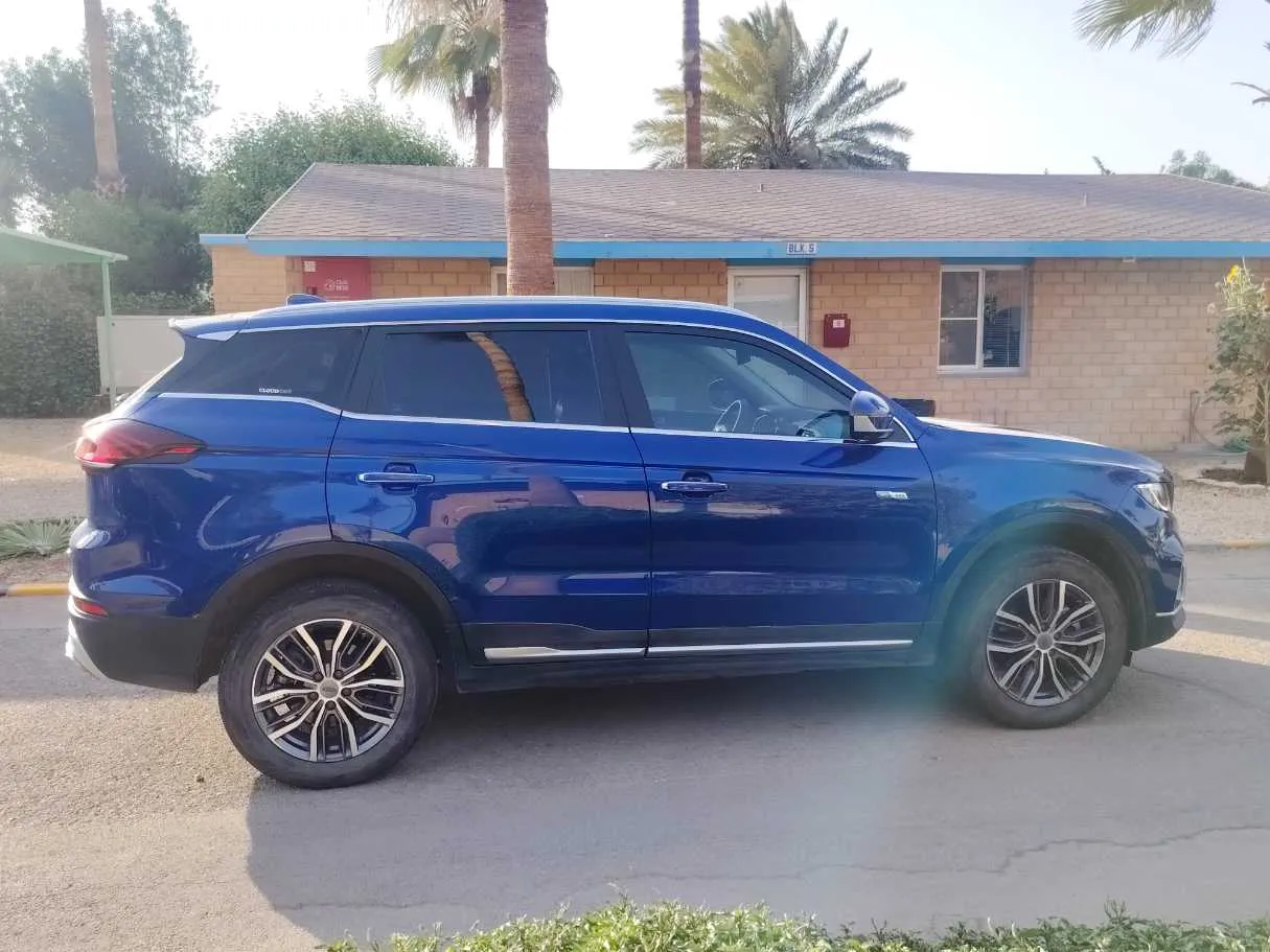 Car image 4