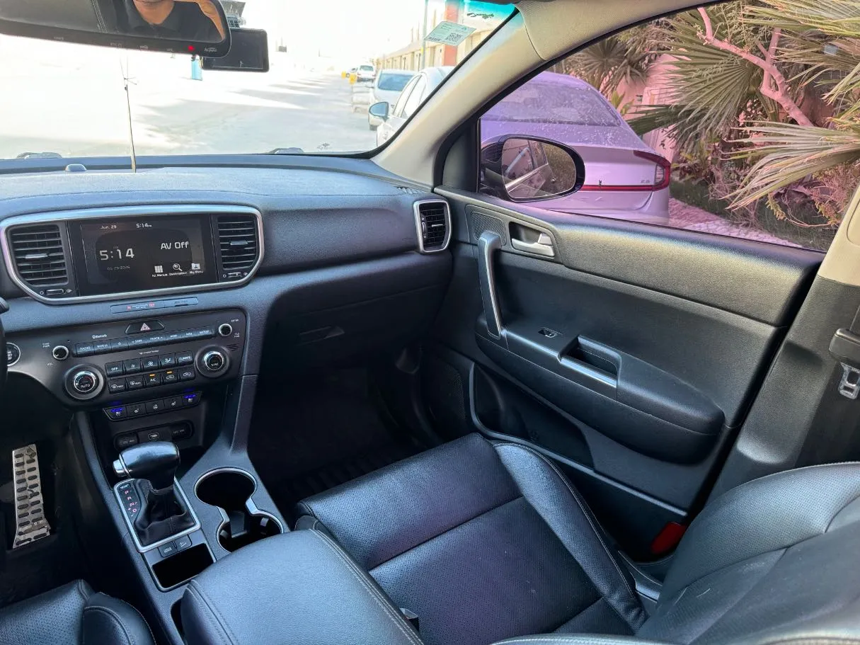 Car image 14