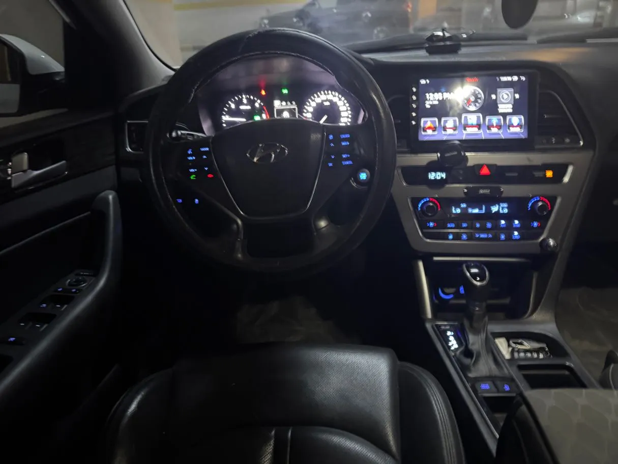 Car image 16