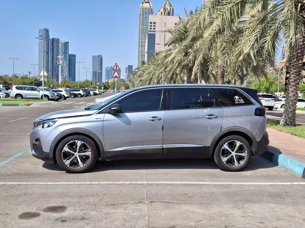 Car image 4