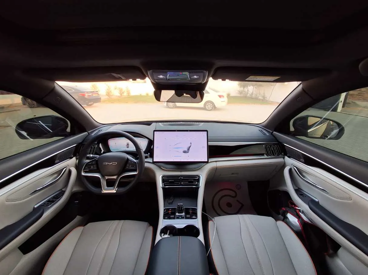 Car image 18
