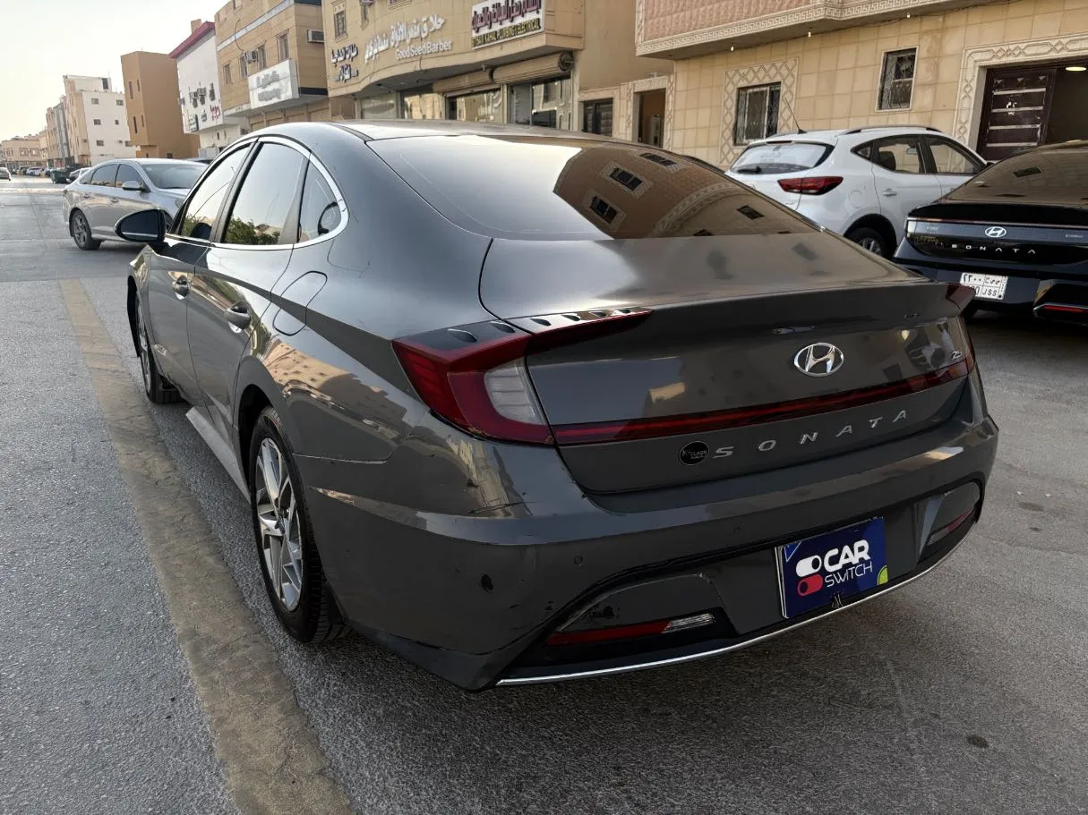 Car image 7