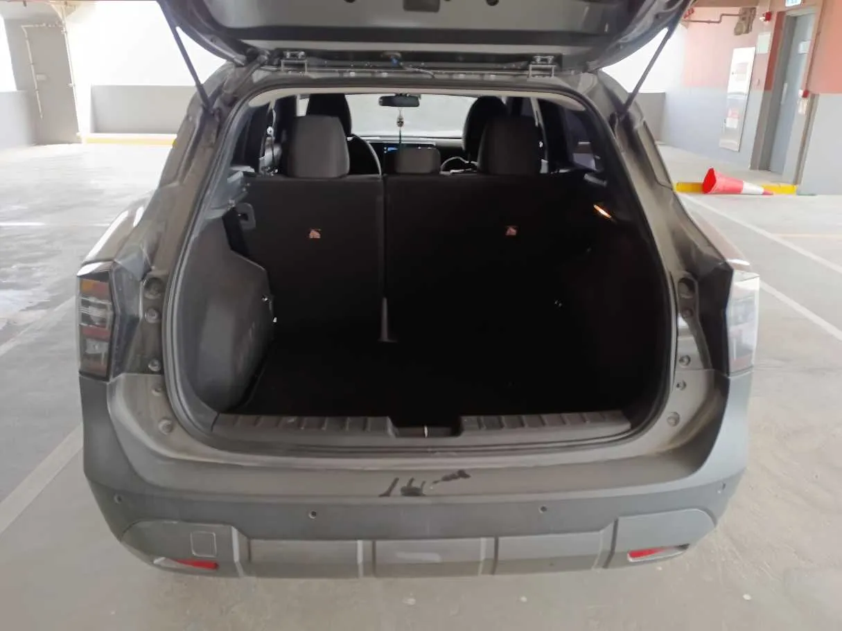 Car image 19