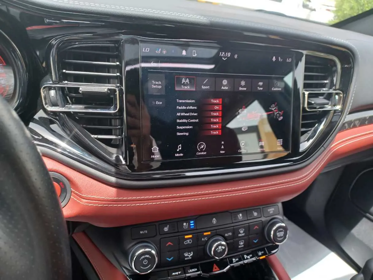 Car image 19
