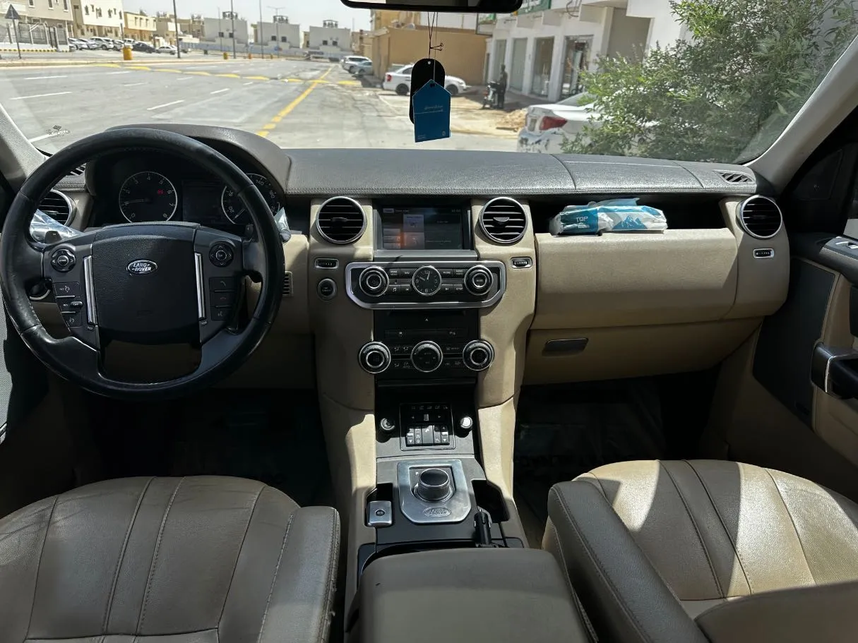 Car image 16