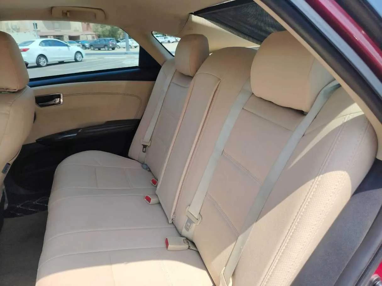 Car image 19
