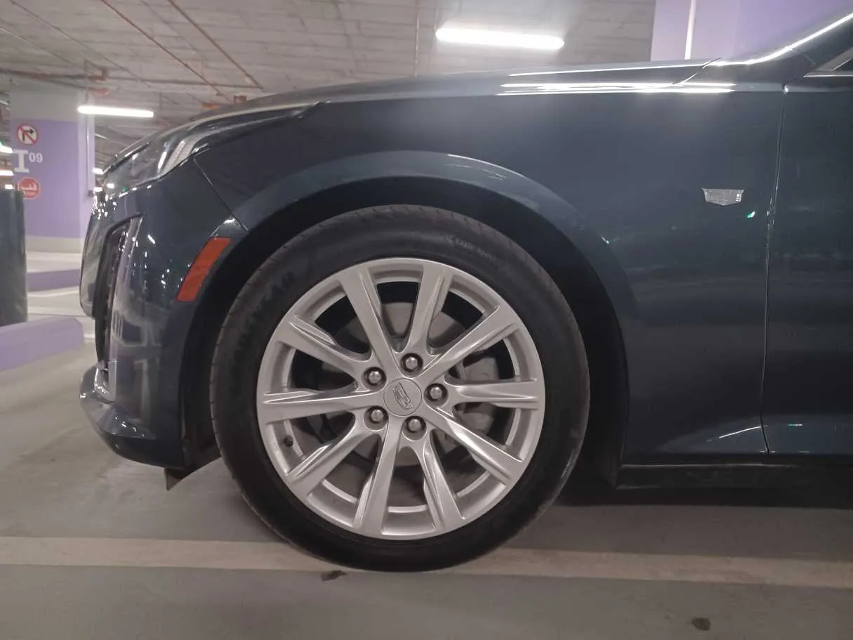 Car image 10
