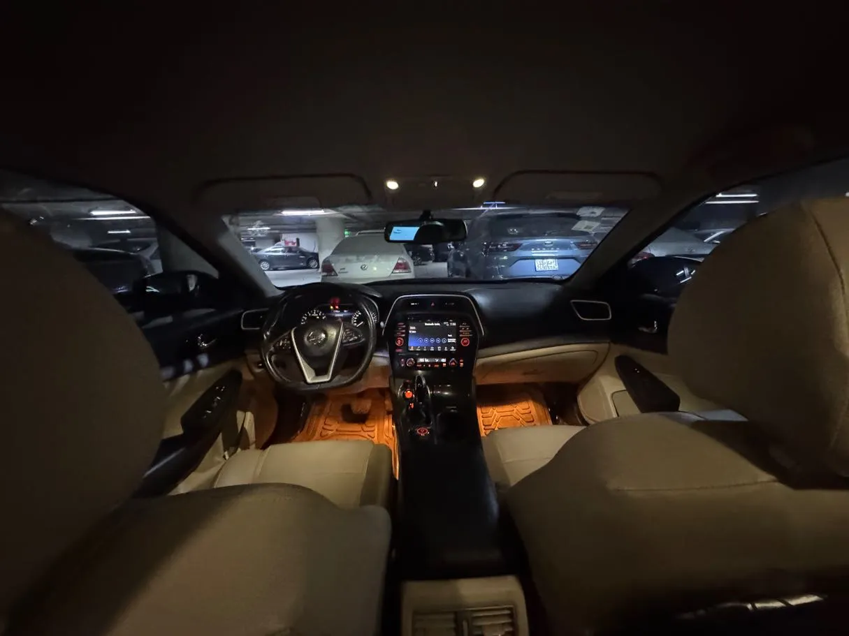 Car image 14