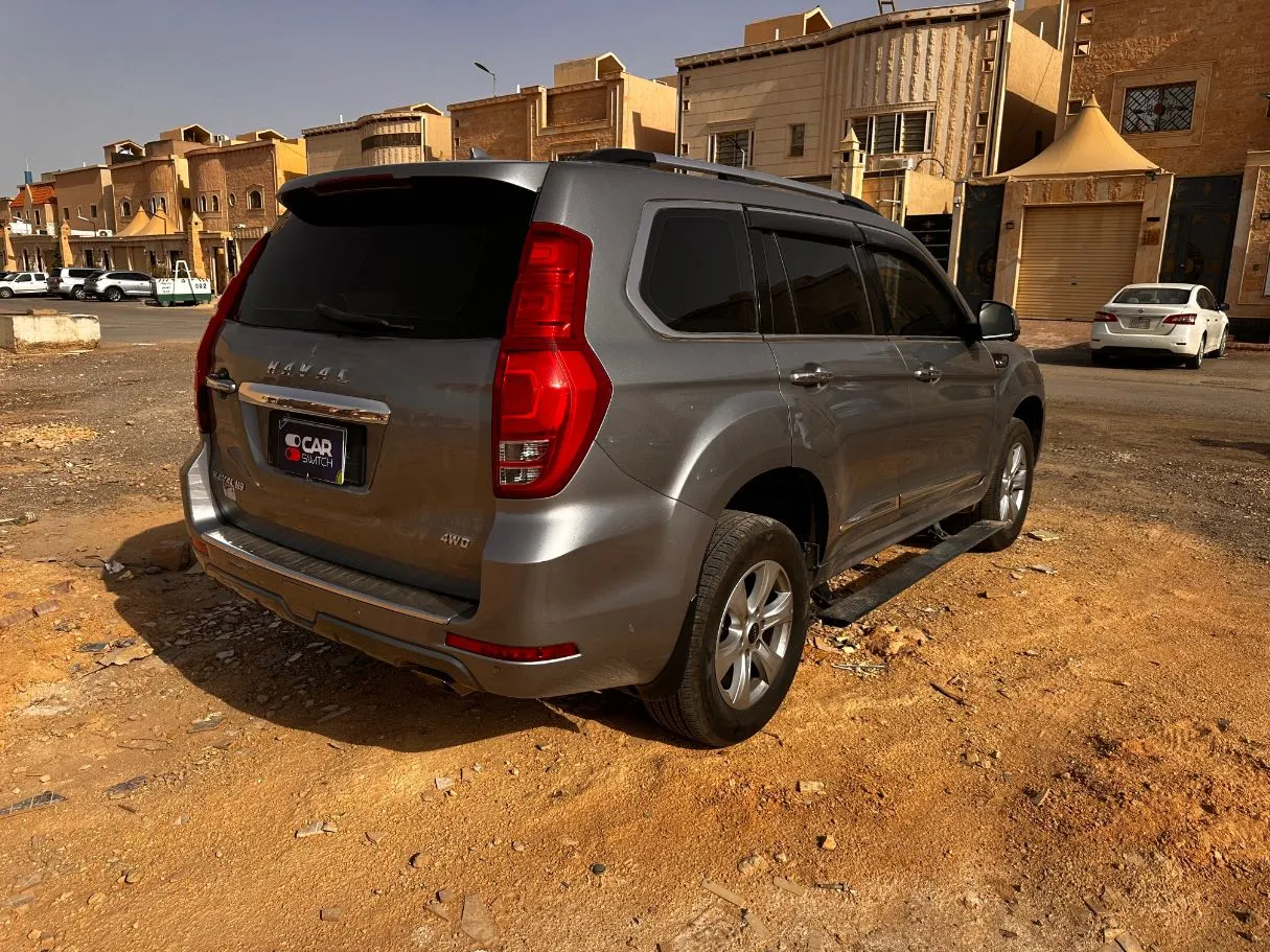 Car image 5