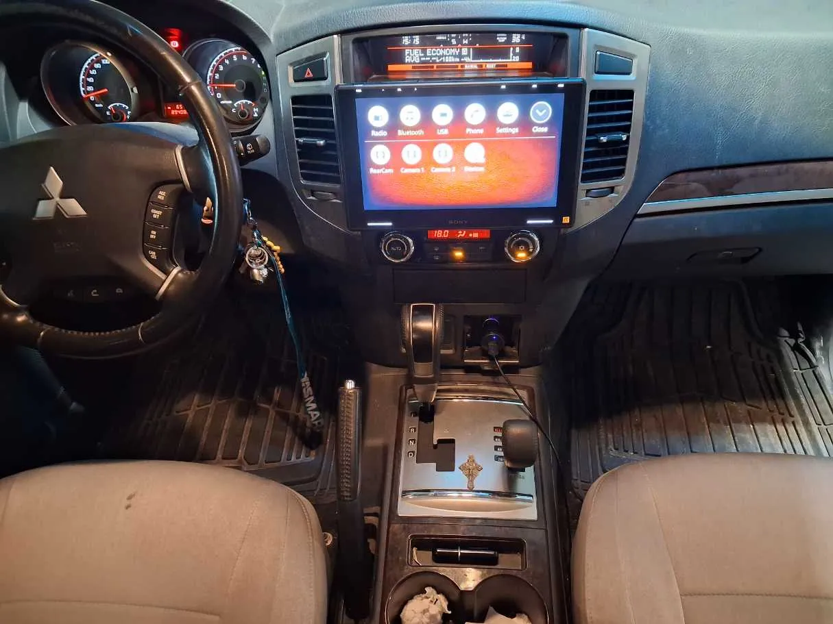 Car image 18