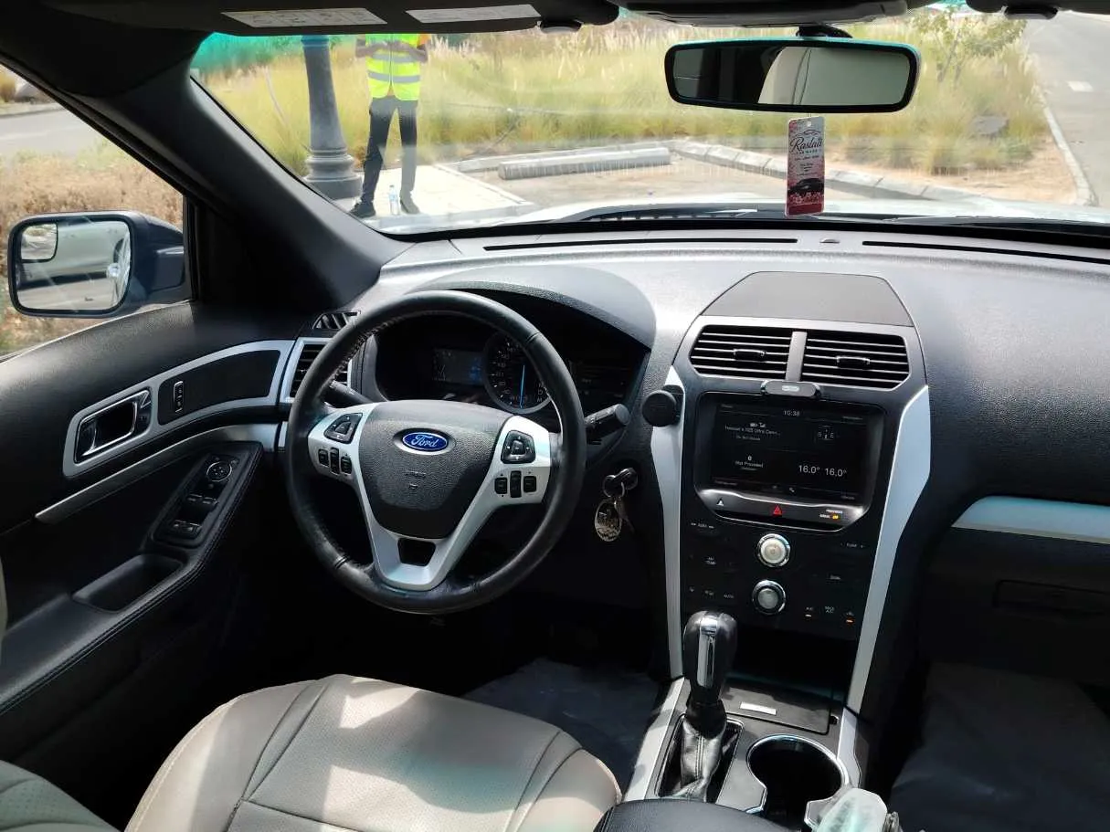 Car image 24