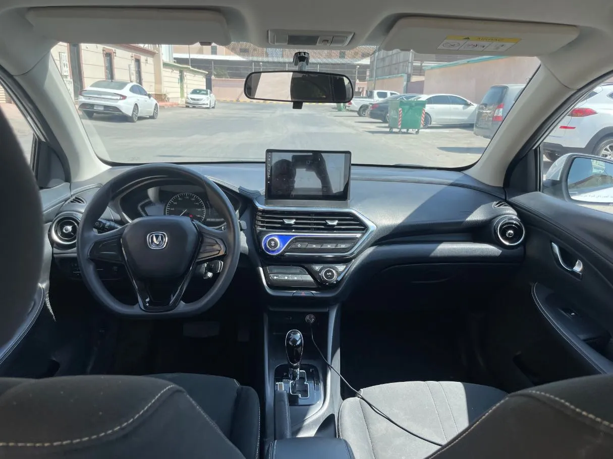 Car image 17