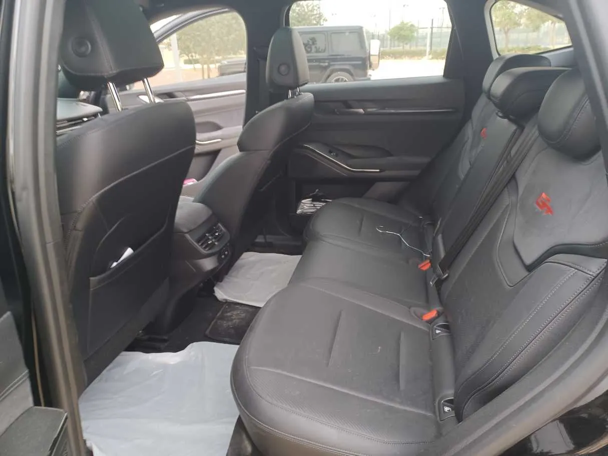 Car image 14