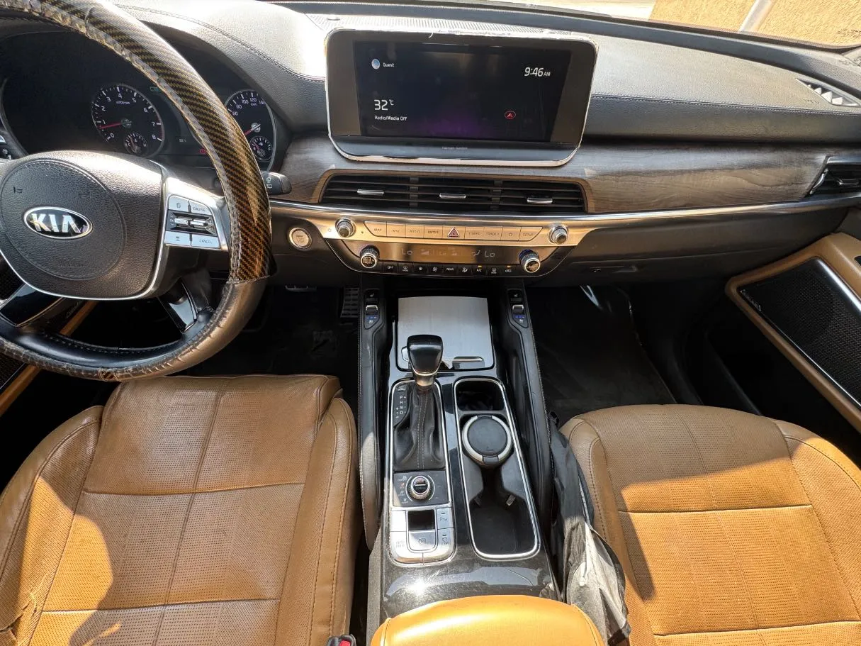 Car image 18