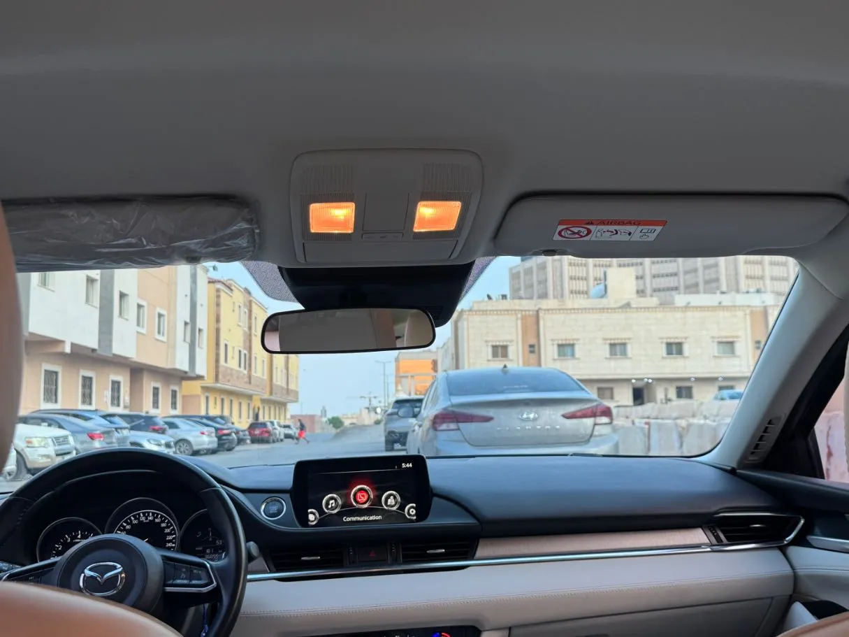 Car image 13