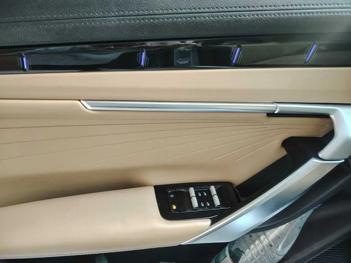 Car image 36