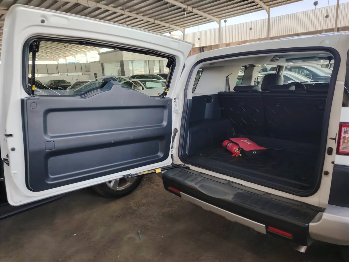 Car image 23