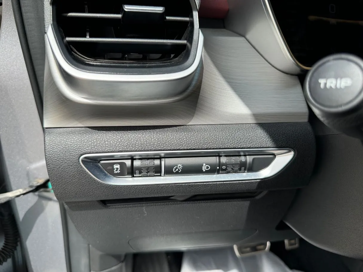 Car image 27