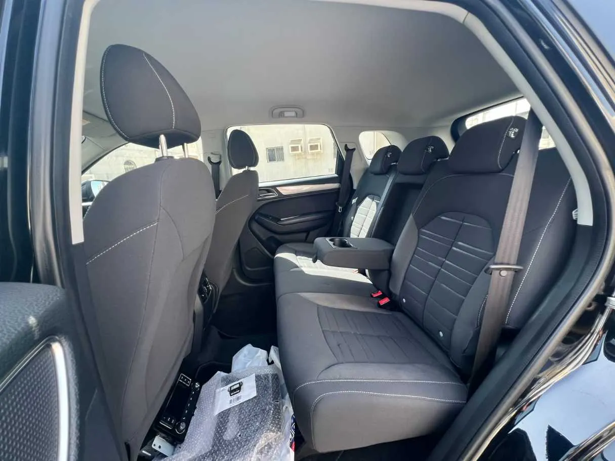 Car image 14