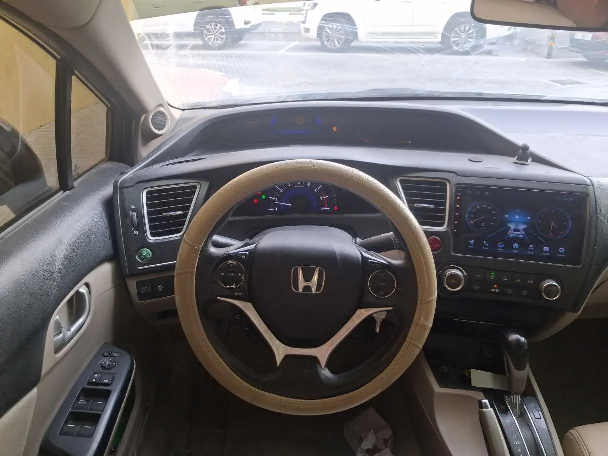 Car image 12