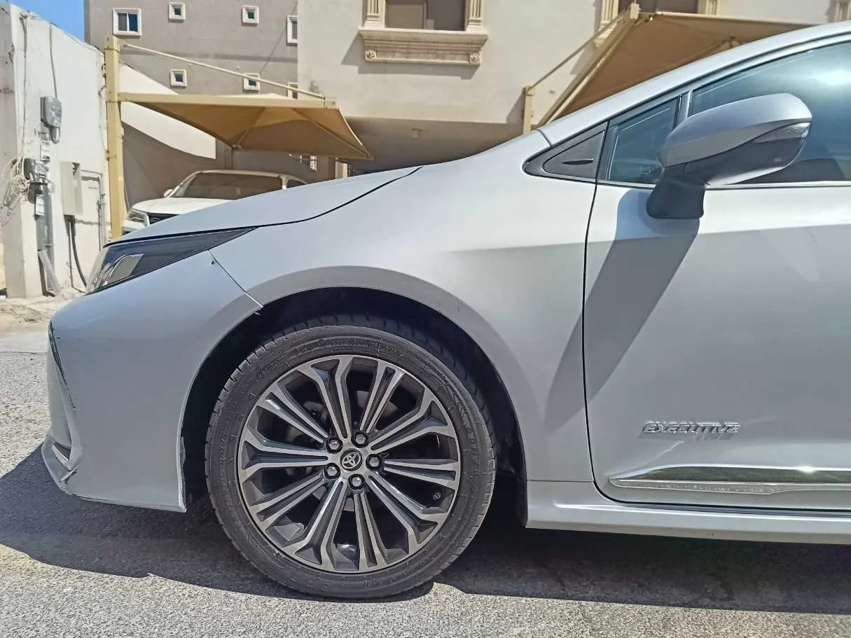 Car image 9