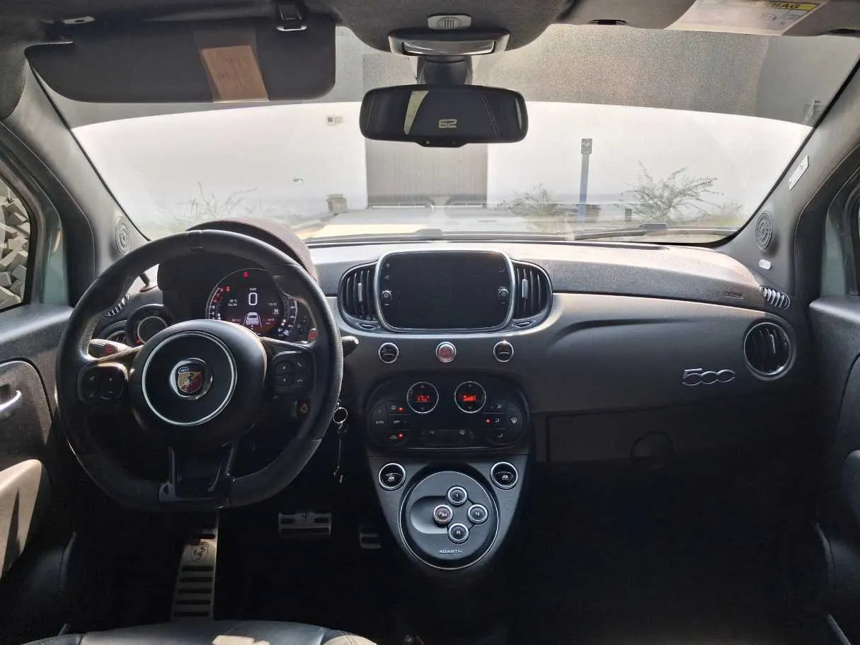 Car image 15