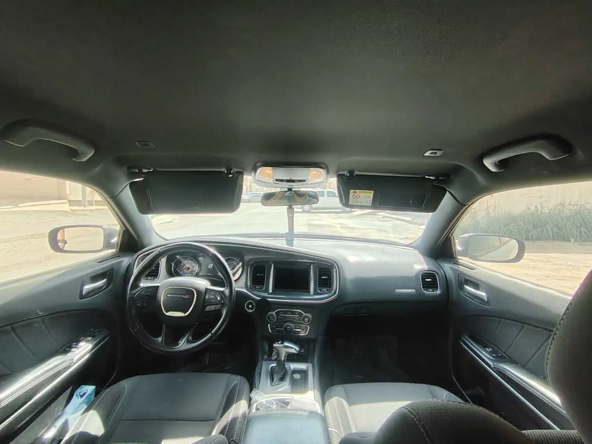 Car image 17