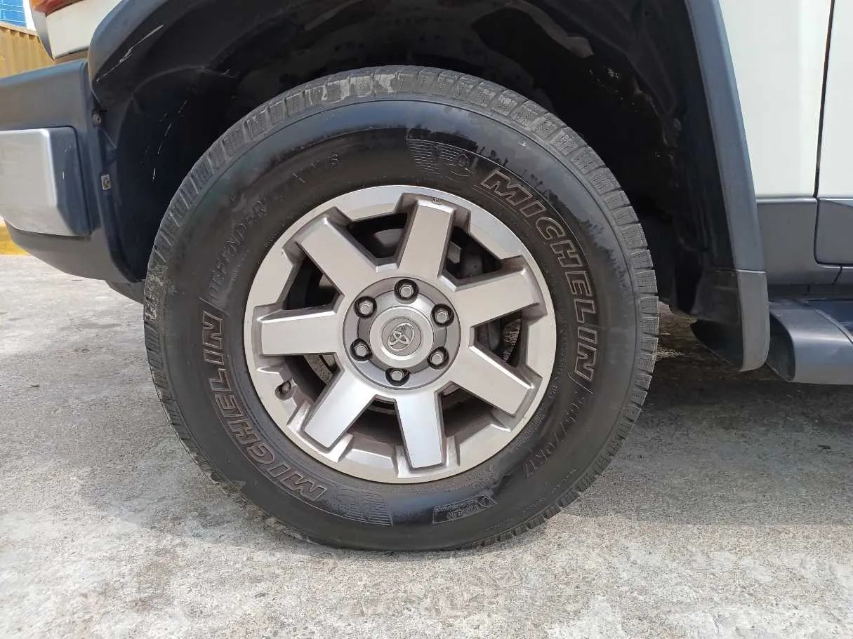 Car image 9