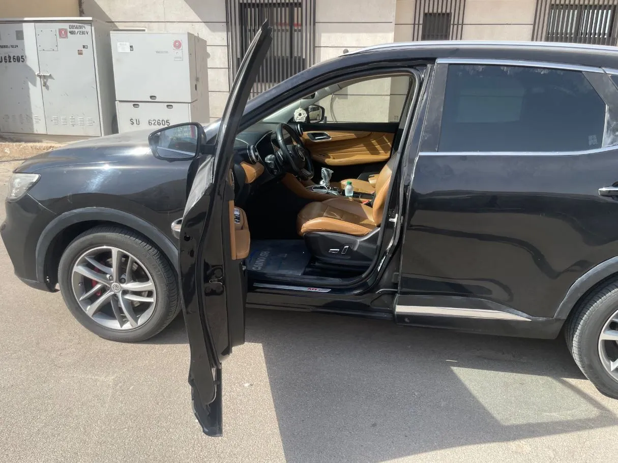 Car image 13