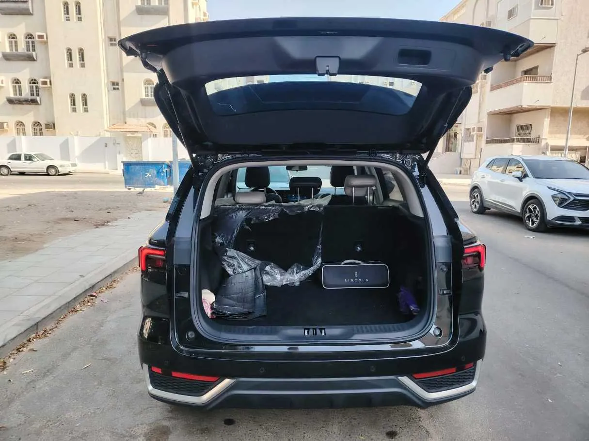 Car image 27