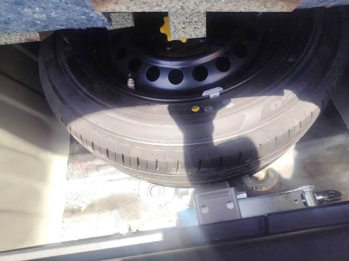 Car image 28